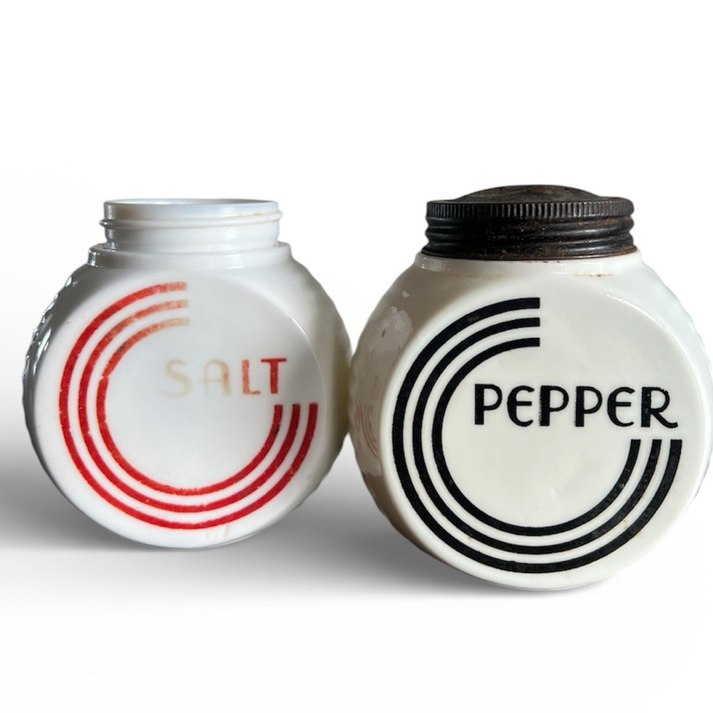 Vintage 1940’s Art Deco Red Anchor Hocking Vitrock Salt And Pepper Shakers